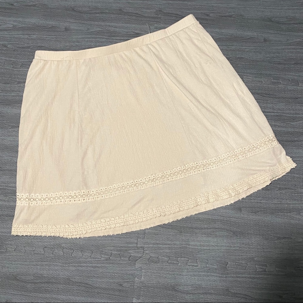 🌴 Level Eight Cream Skirt